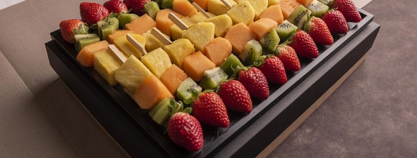 Catering dolci spiedini frutta 02